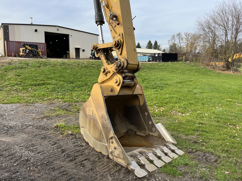 Cat 323 Excavator - Only 875 hrs 