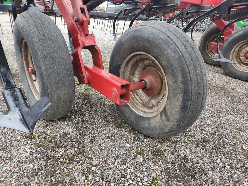 Cultivators  Case IH 4800 Cultivator  Photo