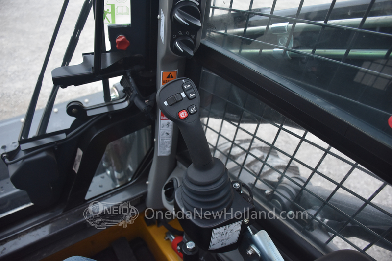 Skidsteers & Track Loaders  New Holland L328 Skidsteer Photo