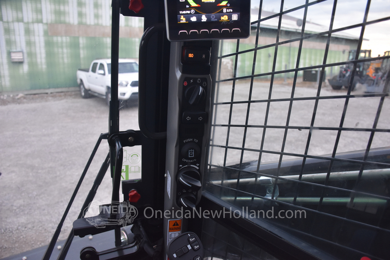 Skidsteers & Track Loaders  New Holland L328 Skidsteer Photo