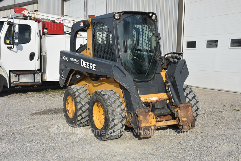 Skidsteers & Track Loaders  2013 Deere 326D Skidsteer Photo