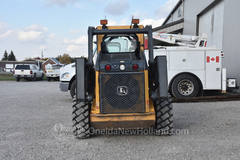 Skidsteers & Track Loaders  2013 Deere 326D Skidsteer Photo