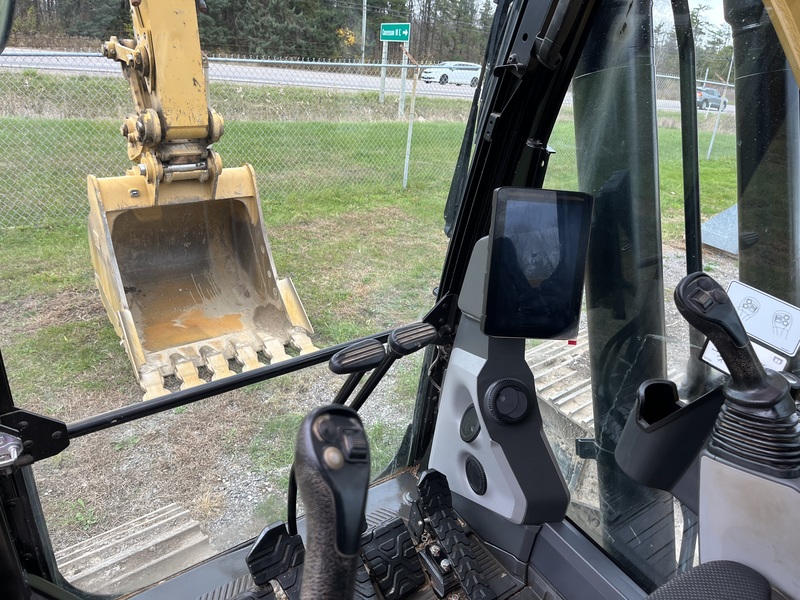 Cat 323 Excavator - Only 875 hrs 