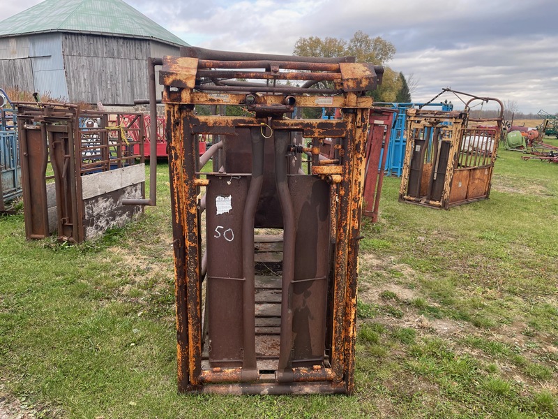 Hay/Forage/Livestock  Cattle Squeeze Chute With Head Gate Photo