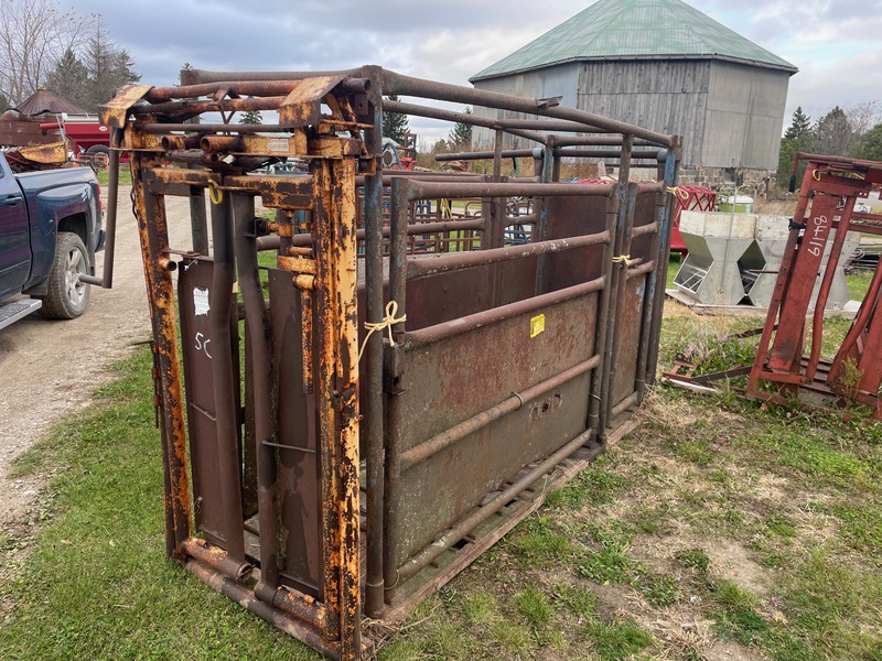 Hay/Forage/Livestock  Cattle Squeeze Chute With Head Gate Photo