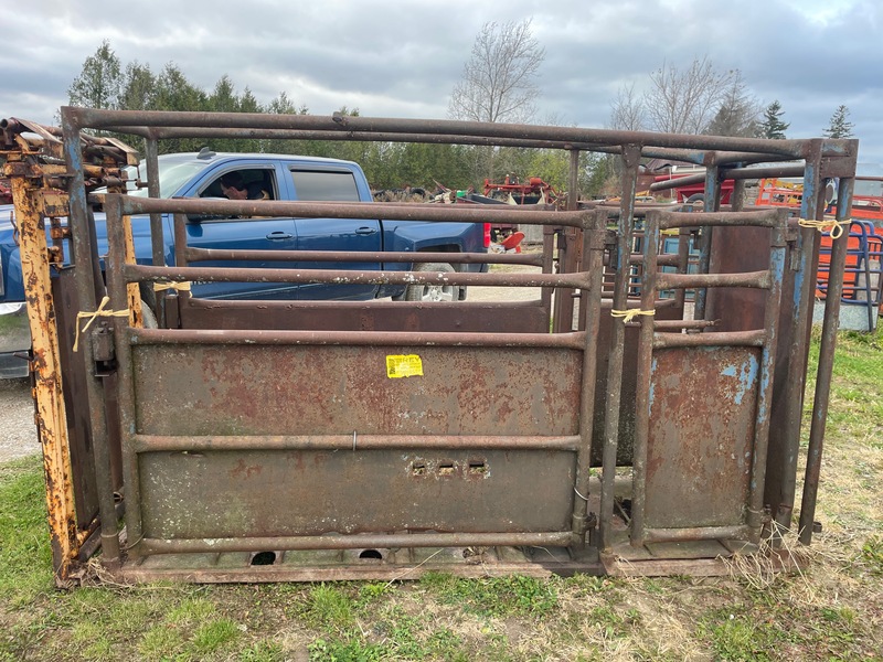 Hay/Forage/Livestock  Cattle Squeeze Chute With Head Gate Photo