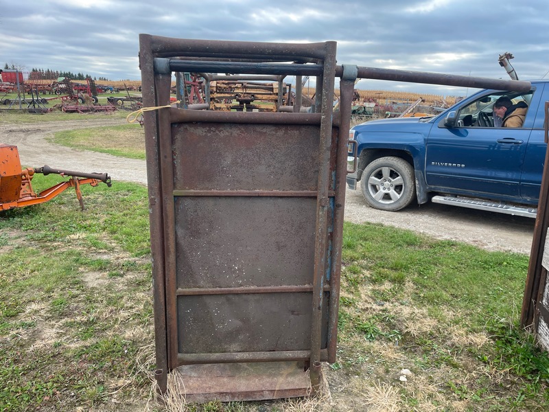 Hay/Forage/Livestock  Cattle Squeeze Chute With Head Gate Photo