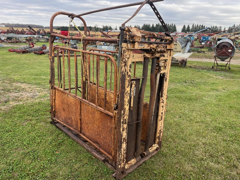 Hay/Forage/Livestock  Cattle Chute With Head Gate Photo