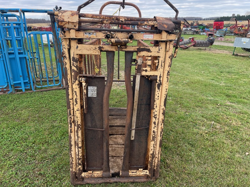 Hay/Forage/Livestock  Cattle Chute With Head Gate Photo