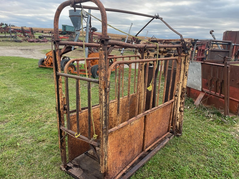 Hay/Forage/Livestock  Cattle Chute With Head Gate Photo