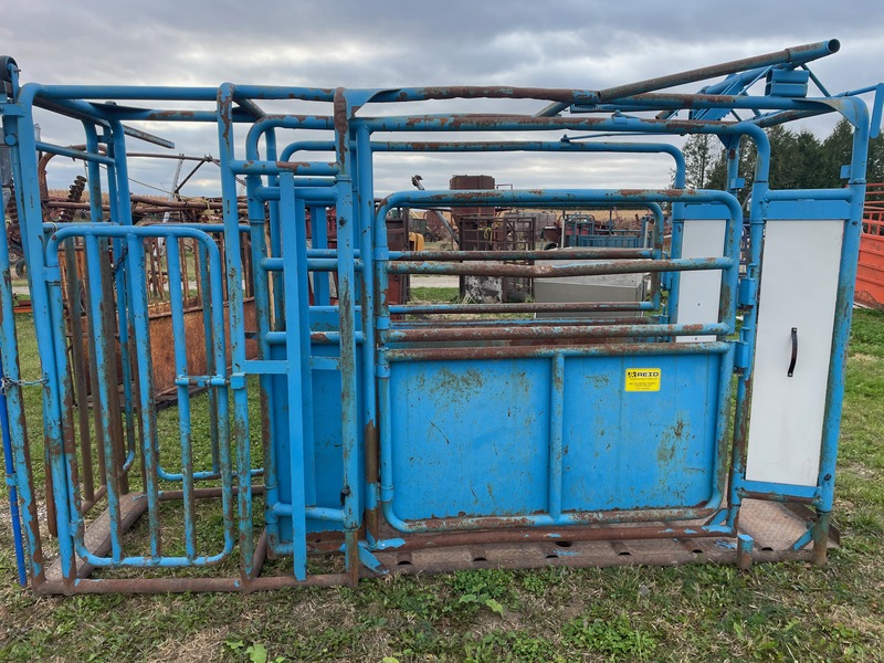 Hay/Forage/Livestock  Cattle Squeeze Gate Chute Photo