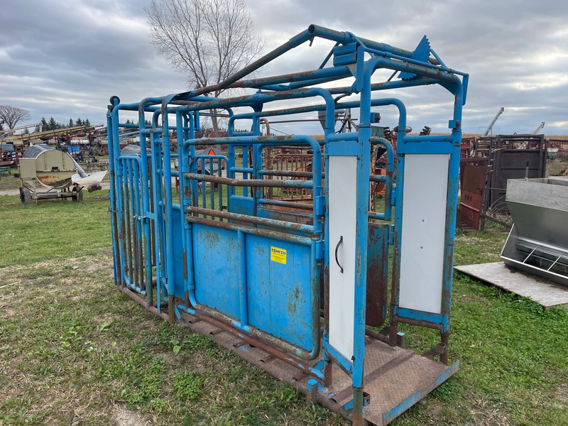 Hay/Forage/Livestock  Cattle Squeeze Gate Chute Photo