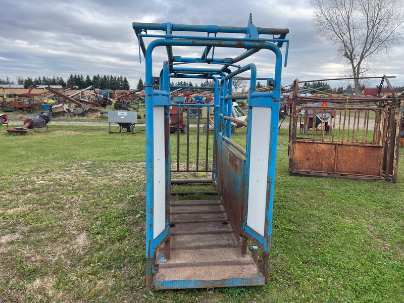 Hay/Forage/Livestock  Cattle Squeeze Gate Chute Photo