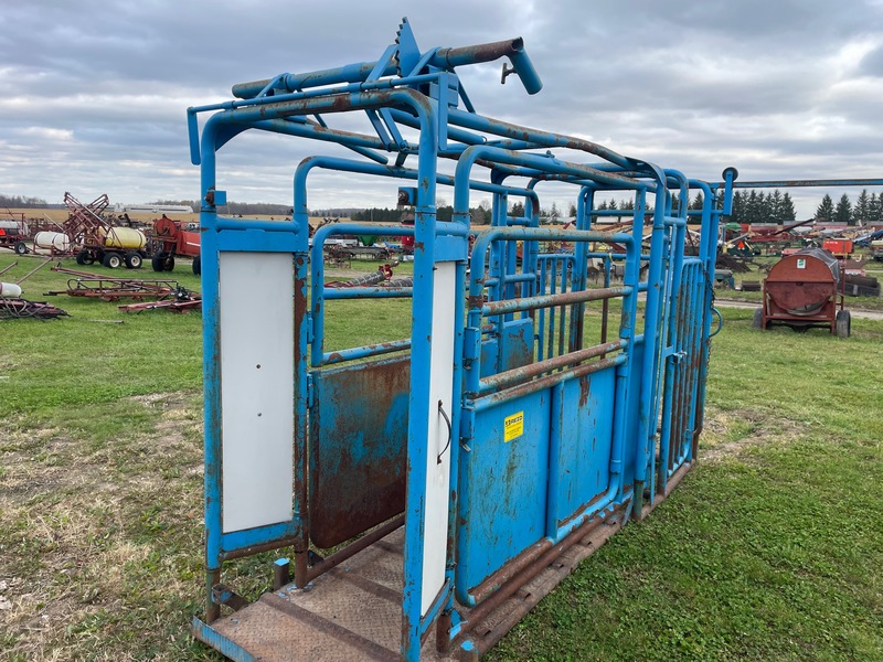 Hay/Forage/Livestock  Cattle Squeeze Gate Chute Photo