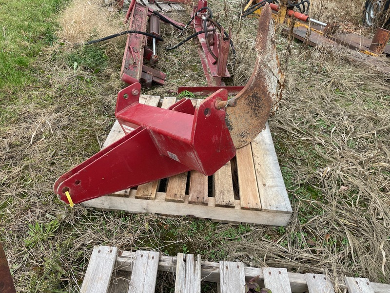 Tillage - Other  Worksaver 3pt 1 Tooth Ripper With Mole Photo