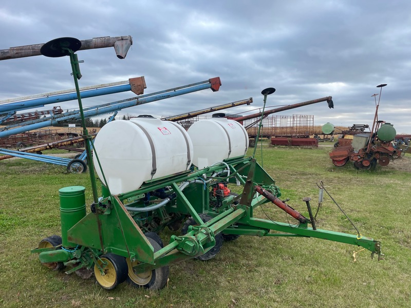 Planting  John Deere Planter with Liquid + Pump | 6 Row, Ground Drive Photo