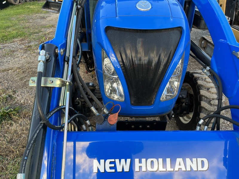 New Holland Boomer 40 Tractor /Cab/Loader - only 150hrs