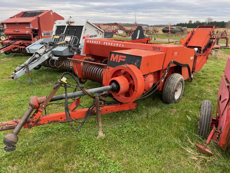 Hay/Forage/Livestock  Massey Ferguson 124 Baler with Thrower Photo