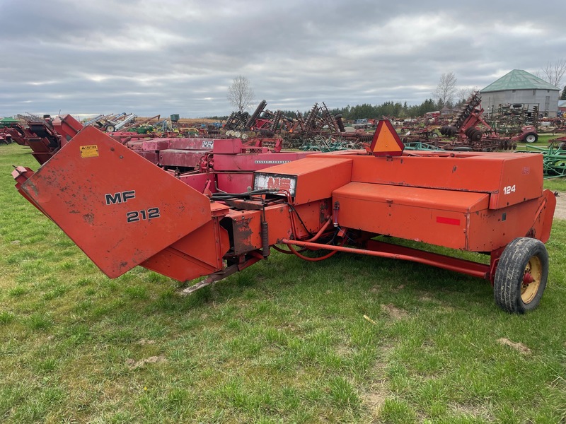 Hay/Forage/Livestock  Massey Ferguson 124 Baler with Thrower Photo