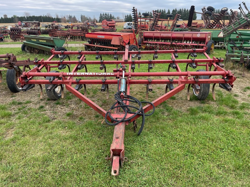 International Harvester 45 Cultivator - 13ft - C-Shanks