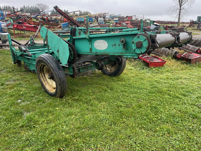 Vegetable Equipment  Willsie 2 Row Potato Digger Photo