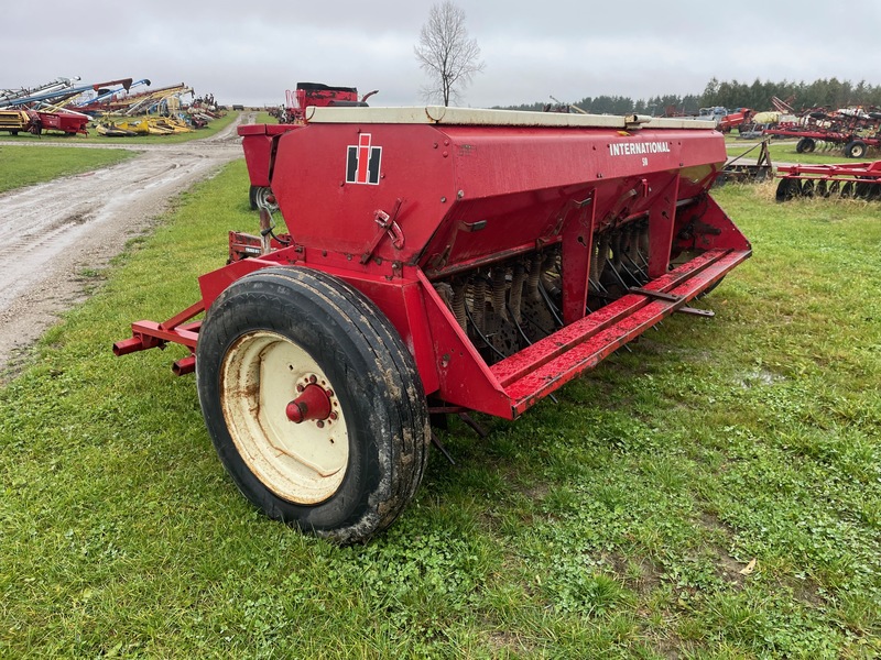 Tillage - Other  International Harvester 510 Seed Drill Grass Fertilizer - Track Eliminators Photo