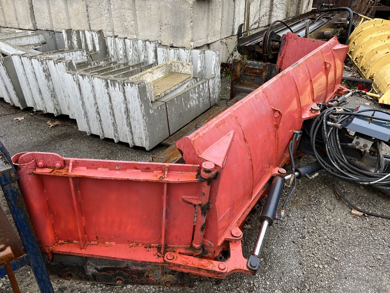 Kubota M6.101 Tractor w/Snow Plow 