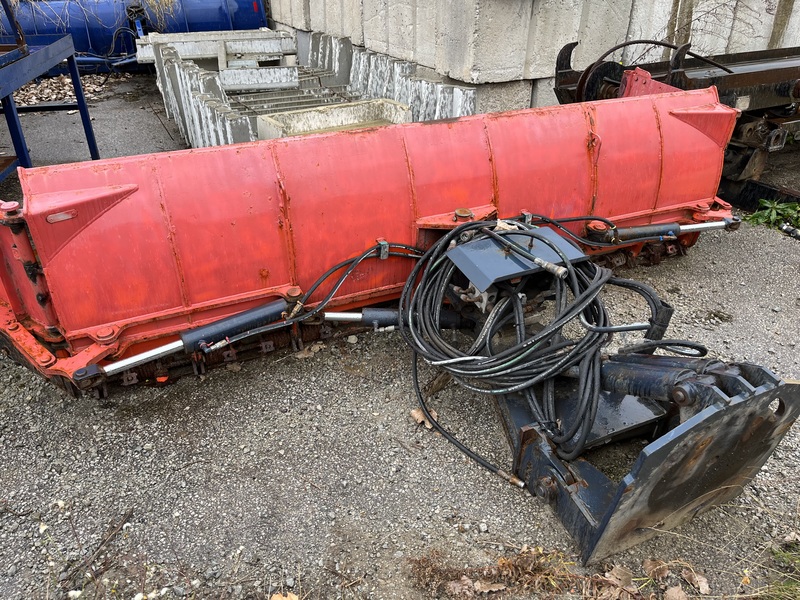 Kubota M6.101 Tractor w/Snow Plow 