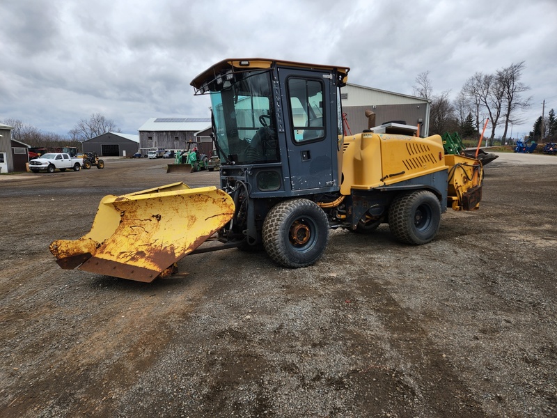 Cameleon 2010 Sidewalk Plow