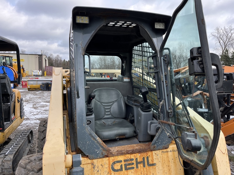 Gehl V270 Skid Steer Loader 