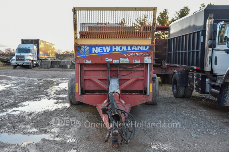 Sprayers & Spreaders  2011 New Holland Hydrabox 550V Manure Spreader Photo