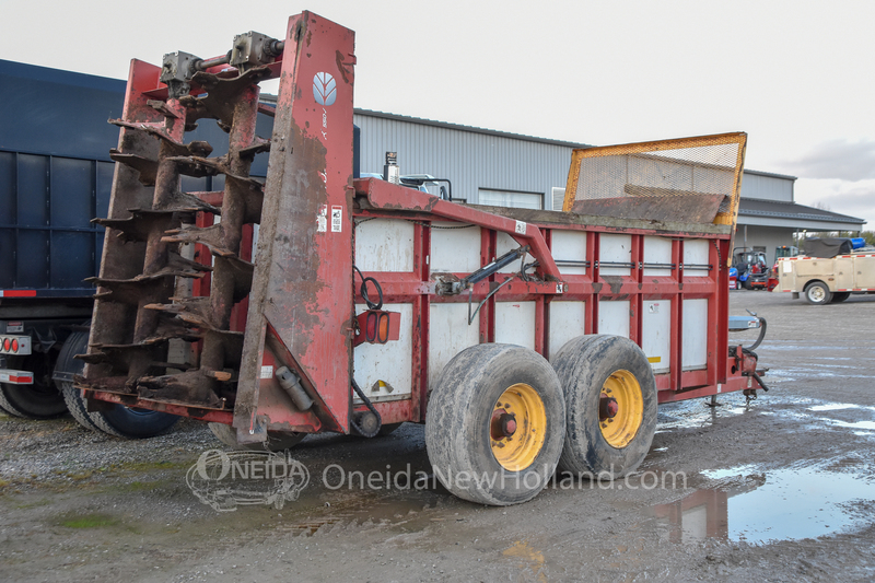 Sprayers & Spreaders  2011 New Holland Hydrabox 550V Manure Spreader Photo