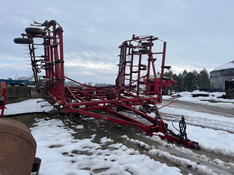 Case IH 4900 35ft Cultivator with Finger Harrows