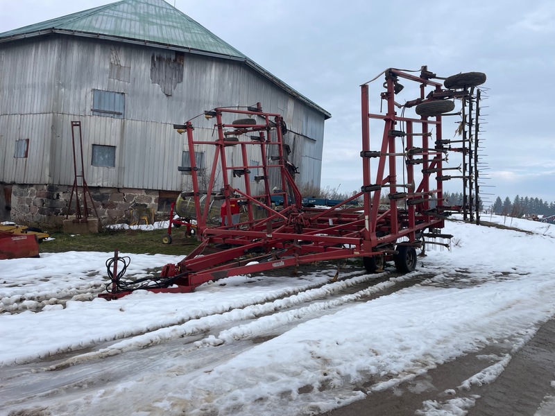 Tillage - Cultivators  Case IH 4900 35ft Cultivator with Finger Harrows Photo