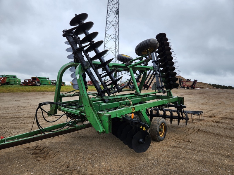 Discs  John Deere 235 Disc Photo