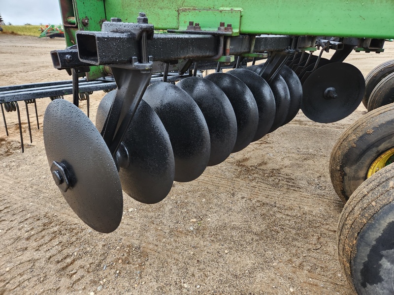 Discs  John Deere 235 Disc Photo