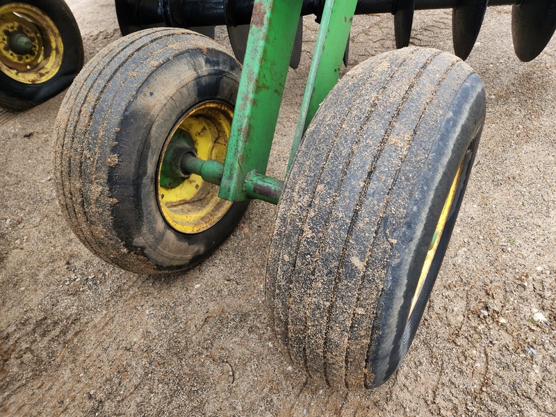 Discs  John Deere 235 Disc Photo