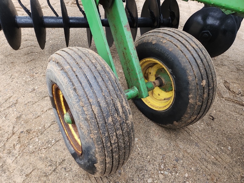 Discs  John Deere 235 Disc Photo