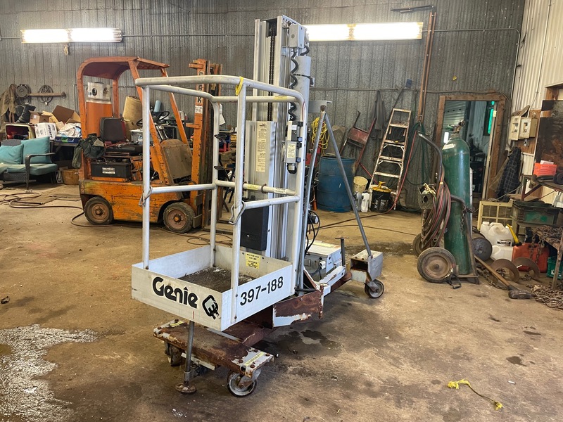 Construction  Genie PLI-24P Electric Personal Manlift Photo