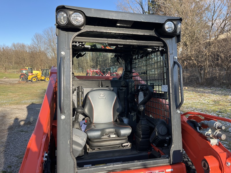 Kubota SSV75 Ski Steer Loader - 38 hours 