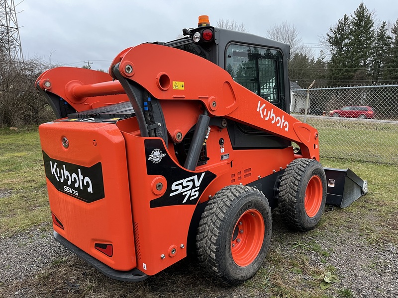 Kubota SSV75 Ski Steer Loader - 38 hours 