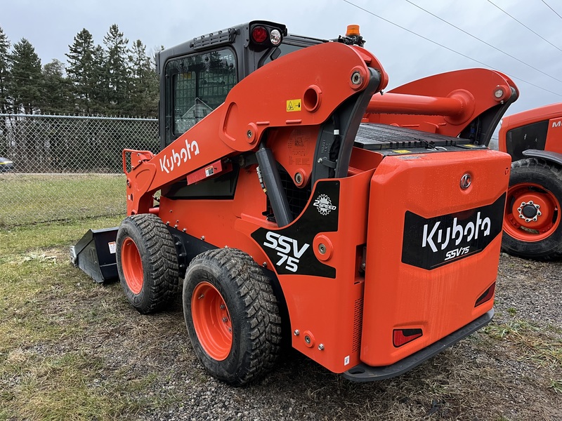 Kubota SSV75 Ski Steer Loader - 38 hours 