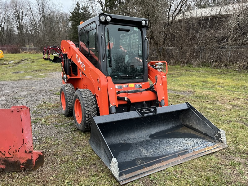 Kubota SSV75 Ski Steer Loader - 38 hours 