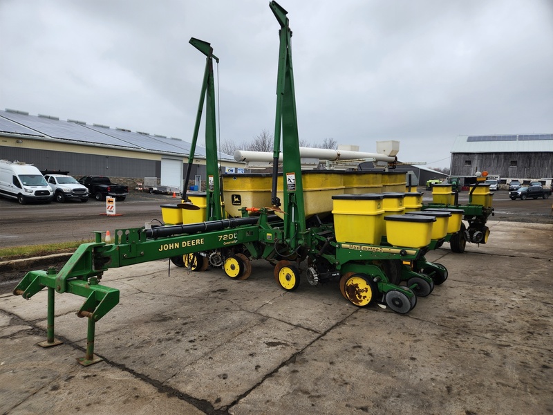 John Deere 7200 Planter 