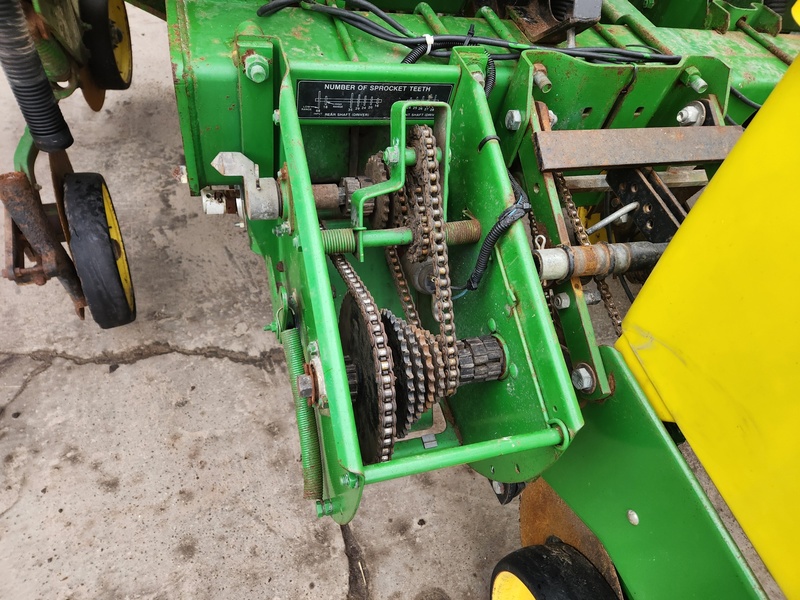 Planting Equipment  John Deere 7200 Planter  Photo