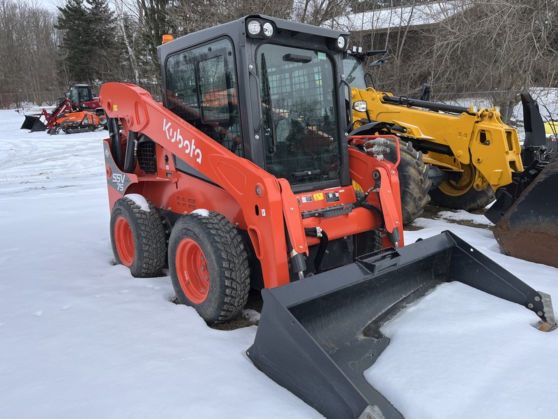 Kubota SSV75 Ski Steer Loader - 38 hours 