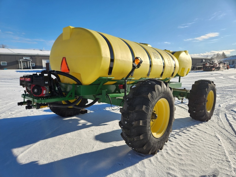 Planting Equipment  Yetter 2000 All Steer Cart  Photo