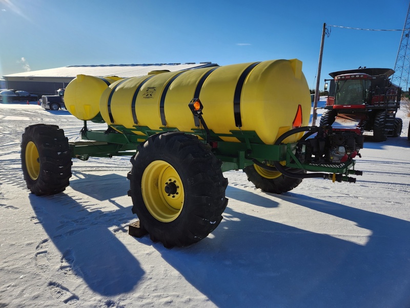 Planting Equipment  Yetter 2000 All Steer Cart  Photo