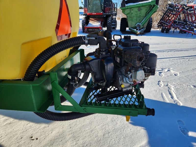 Planting Equipment  Yetter 2000 All Steer Cart  Photo