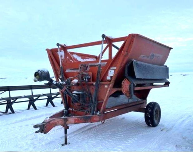 Hay Equipment  Jiffy 900 Bale Processor  Photo